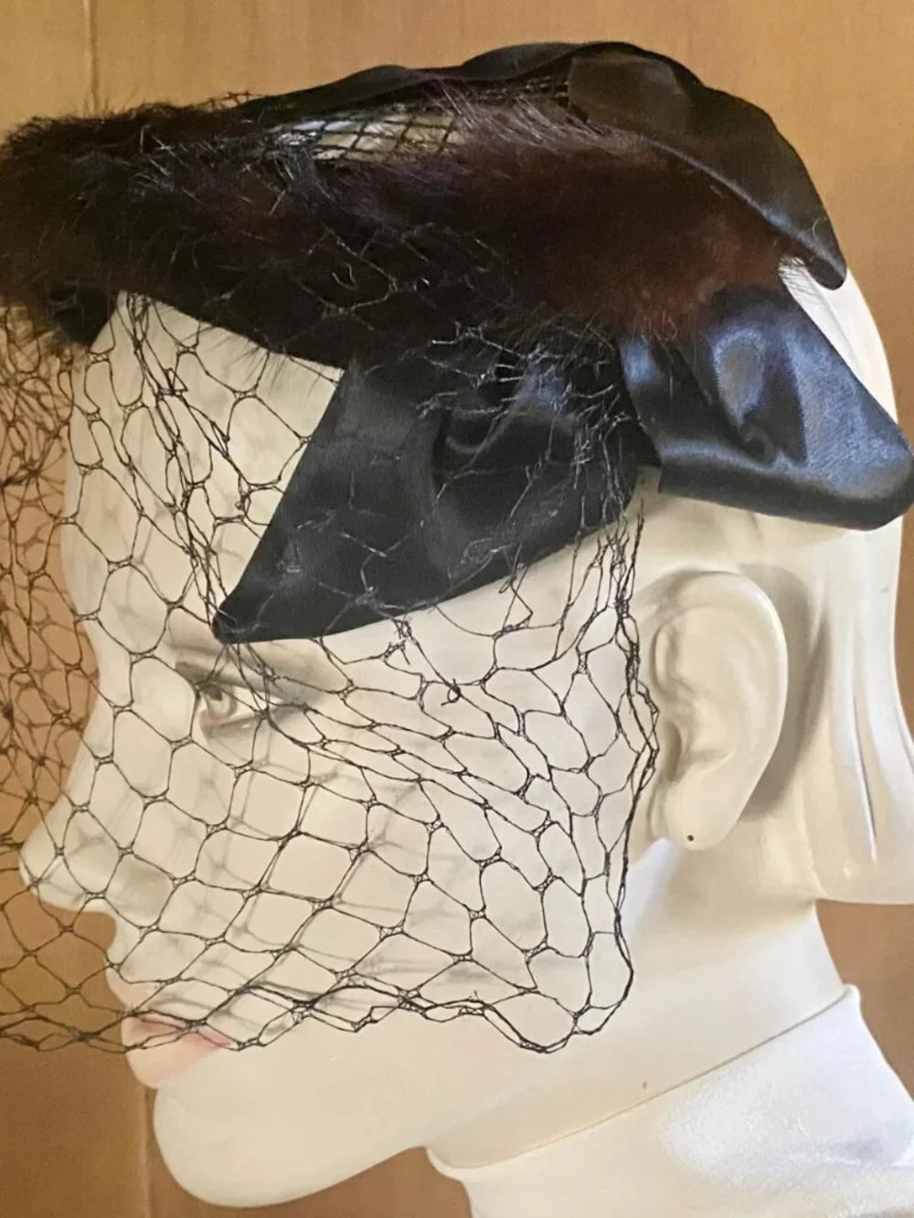 Vintage 1950s Mink Fascinator: Veiled Halo with Satin Bow - Picture 7 of 9